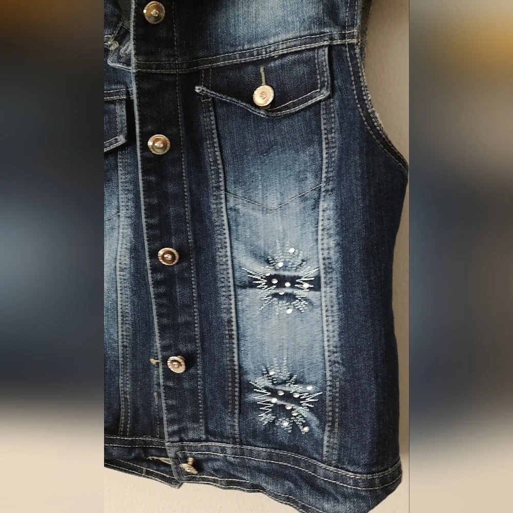 Vest Miss jeanius jeans  size  small girl's color blue dark with embellished New